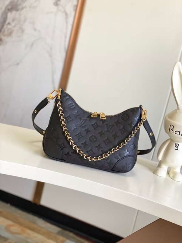 LOUIS VUITTON Boulogne M12930 black