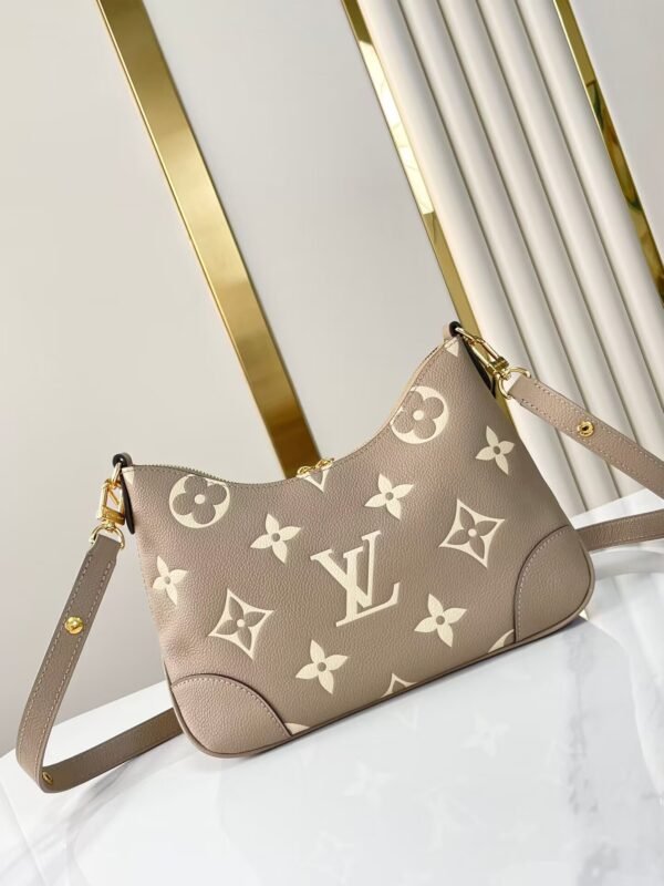 LOUIS VUITTON Boulogne M13224 elephant gray