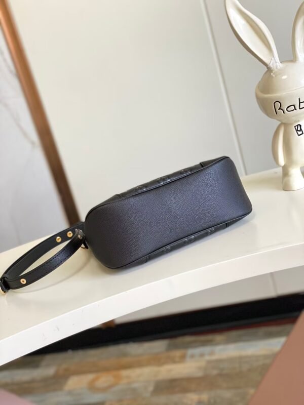 LOUIS VUITTON Boulogne M12930 black