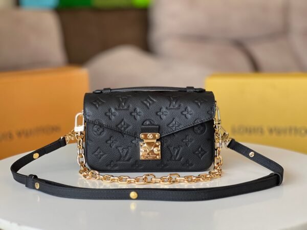 LOUIS VUITTON Pochette Metis East West M46595
