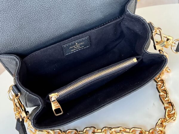 LOUIS VUITTON Pochette Metis East West M46595
