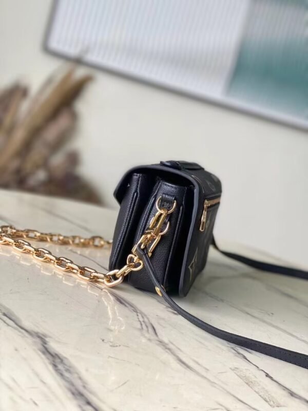 LOUIS VUITTON Pochette Métis East West M46596