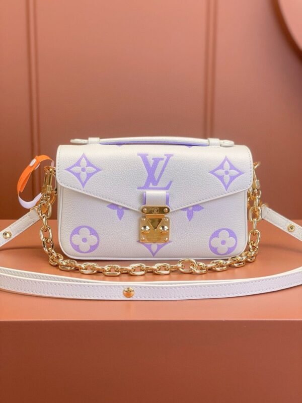 Louis Vuitton Pochette Métis East West M23940