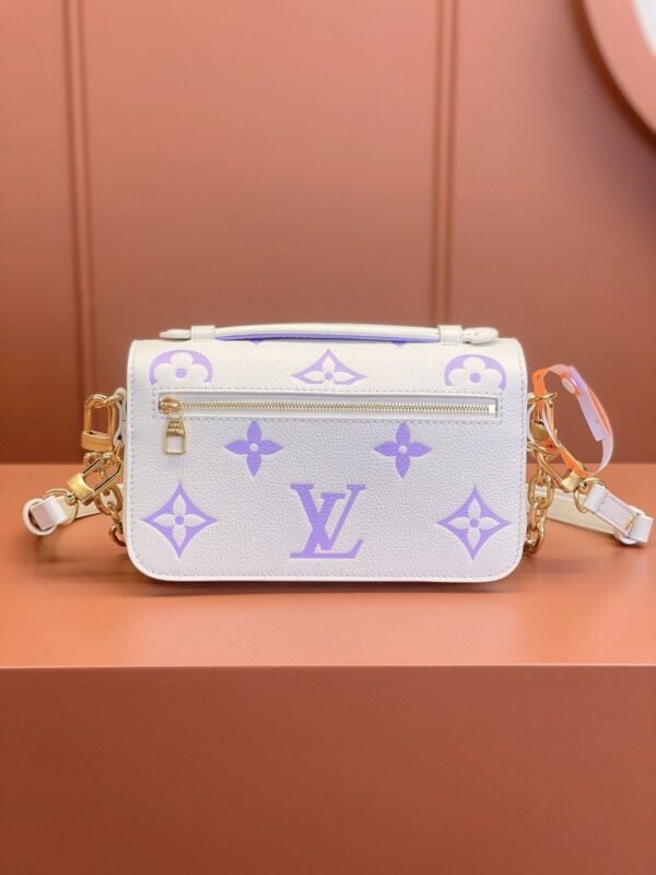 Louis Vuitton Pochette Métis East West M23940