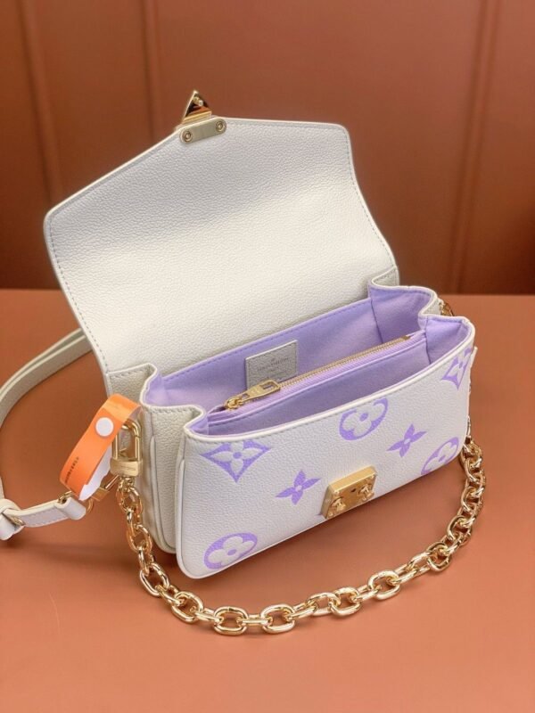 Louis Vuitton Pochette Métis East West M23940