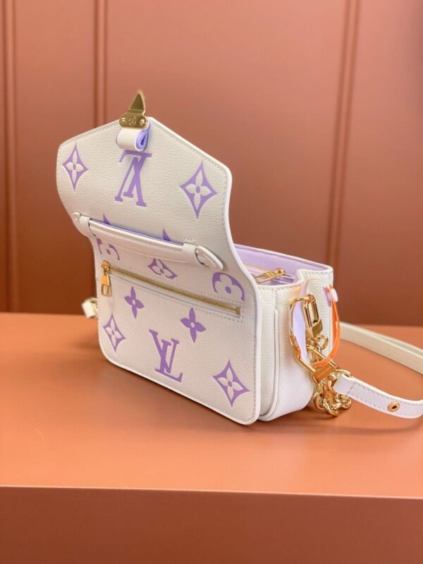 Louis Vuitton Pochette Métis East West M23940