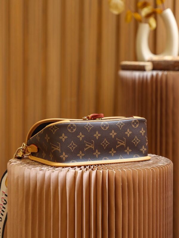 A Louis Vuitton Diane satchel M45985