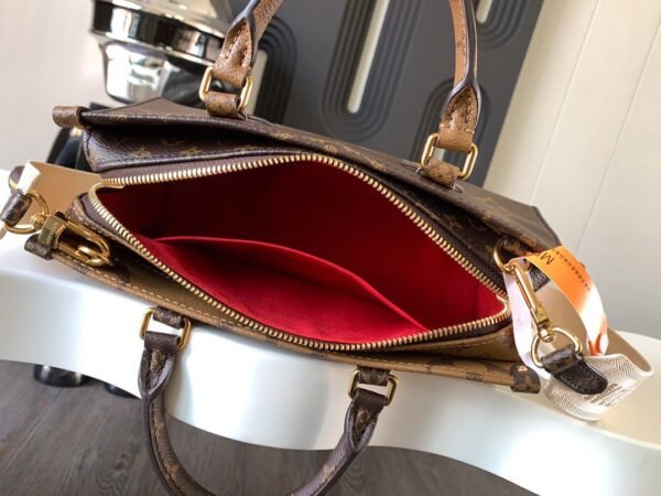 LOUIS VUITTON OnTheGo East West M46653