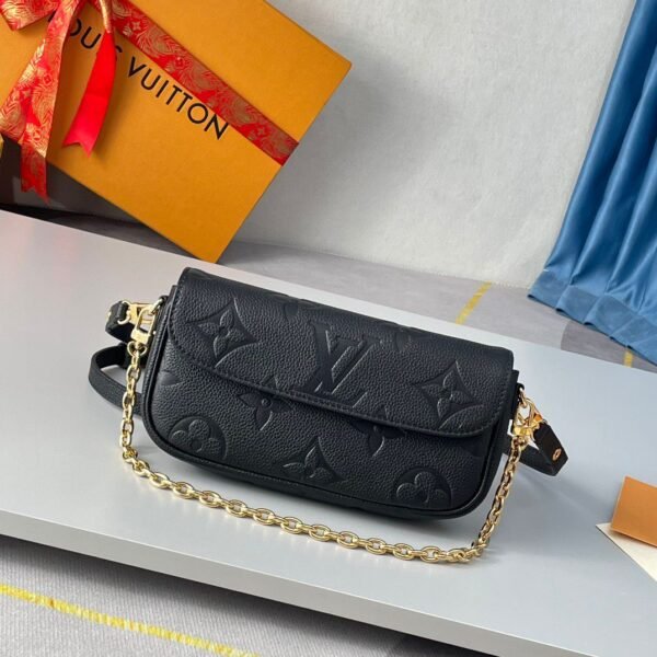 LOUIS VUITTON Wallet On Chain Ivy M82154
