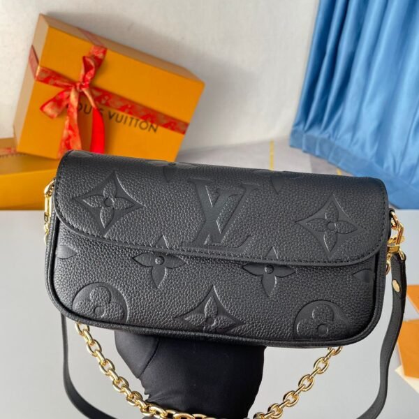 LOUIS VUITTON Wallet On Chain Ivy M82154