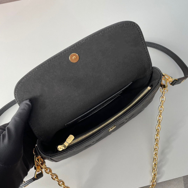 LOUIS VUITTON Wallet On Chain Ivy M82154