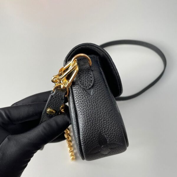 LOUIS VUITTON Wallet On Chain Ivy M82154