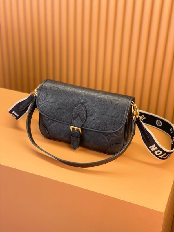 A Louis Vuitton Diane satchel M46386