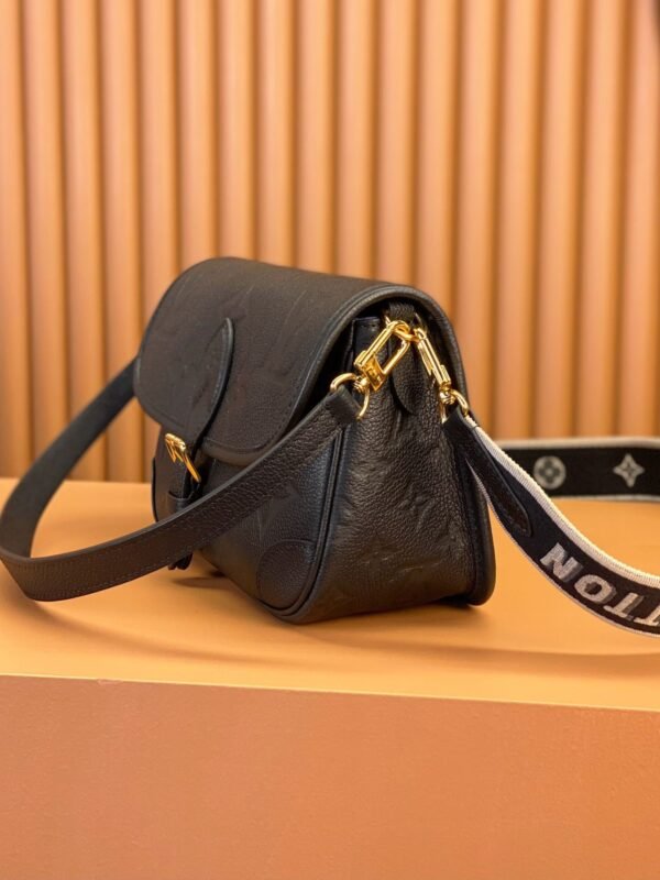 A Louis Vuitton Diane satchel M46386