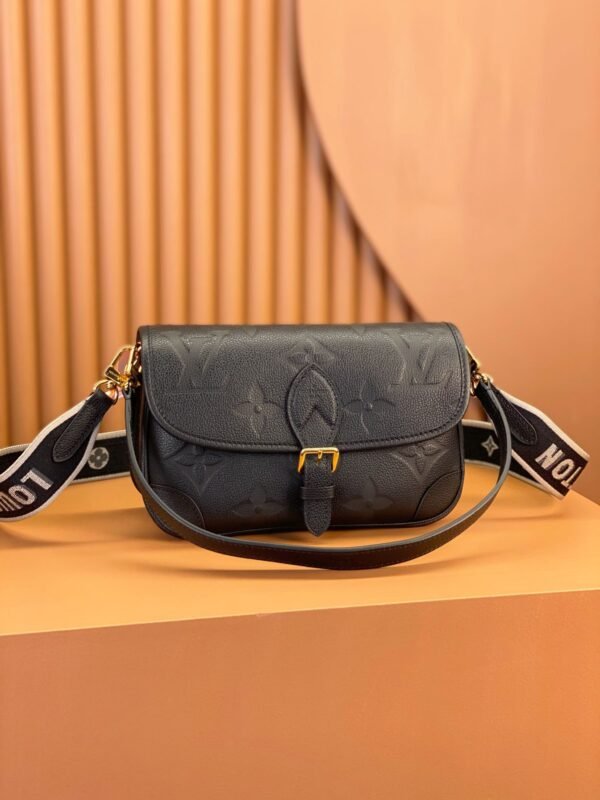 A Louis Vuitton Diane satchel M46386