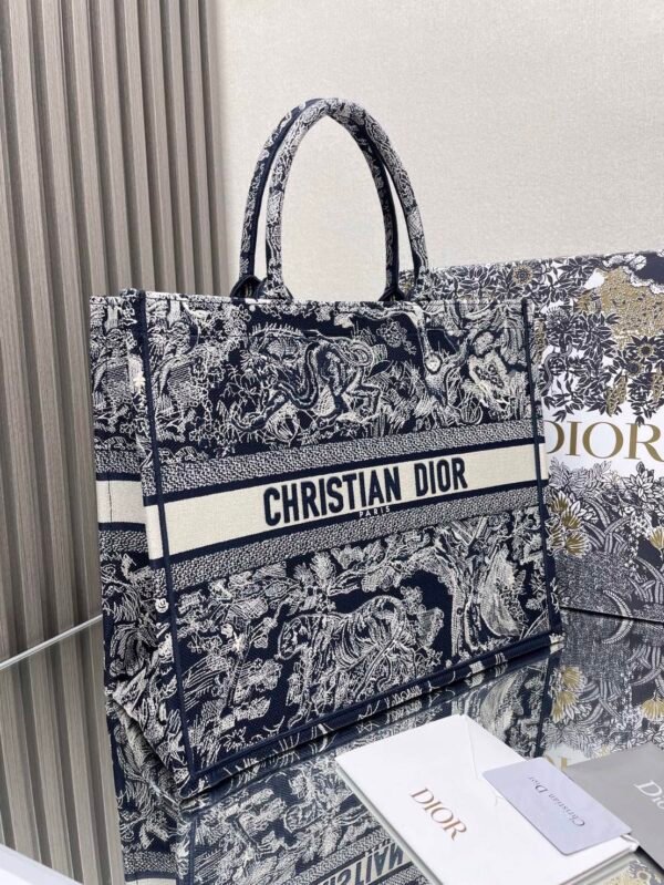 Large Dior Tote Bag Jouy print embroidery