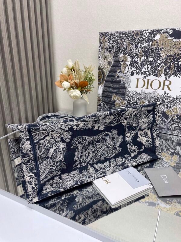 Large Dior Tote Bag Jouy print embroidery