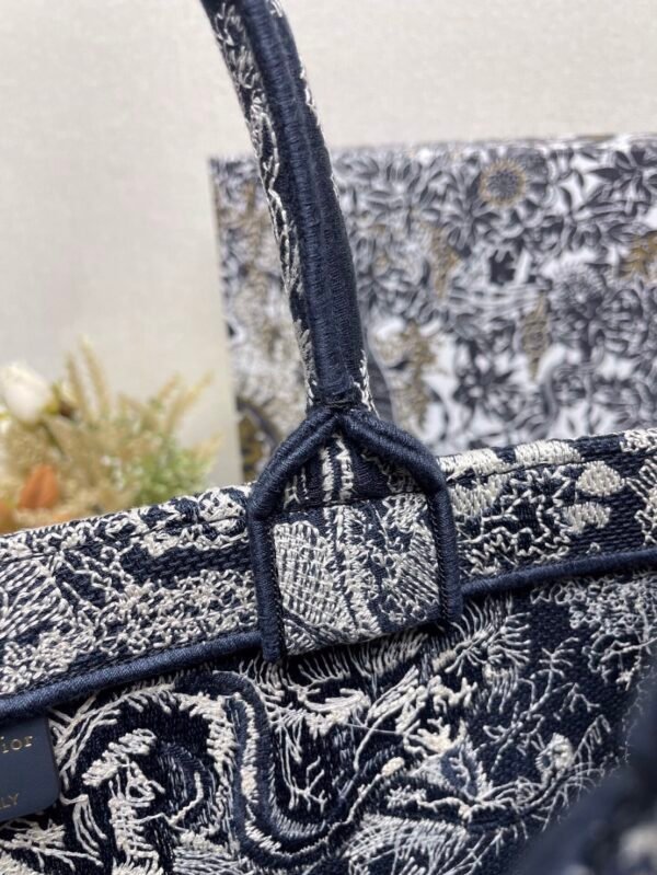 Large Dior Tote Bag Jouy print embroidery