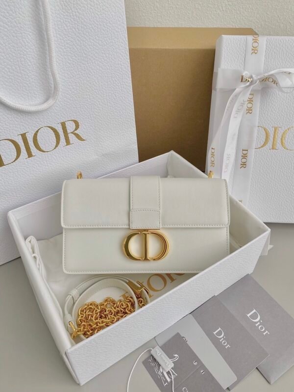 DIOR 30 Montaigne East-West Bag with Chain white
