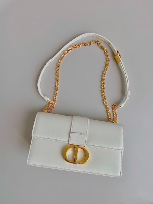 DIOR 30 Montaigne East-West Bag with Chain white