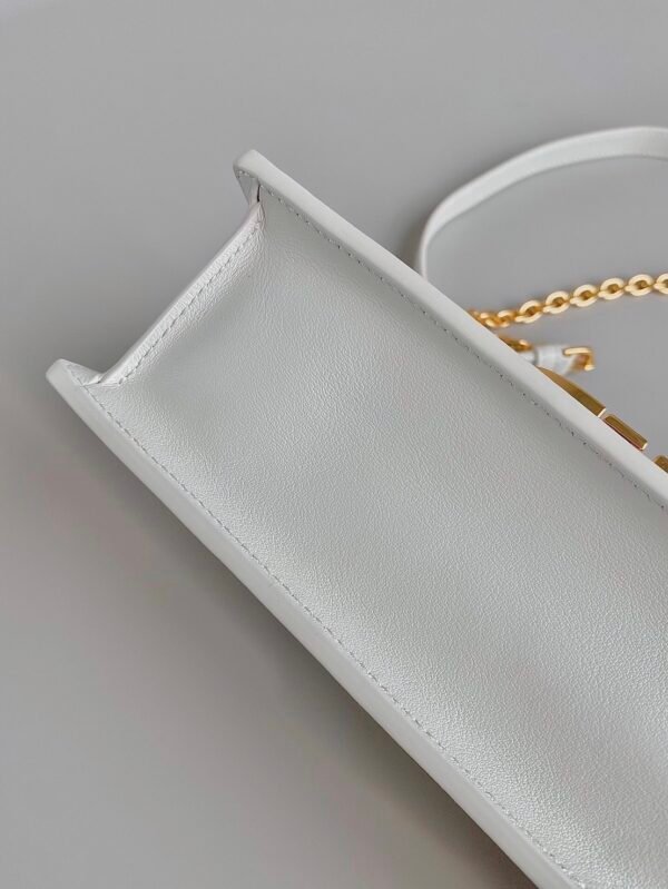 DIOR 30 Montaigne East-West Bag with Chain white