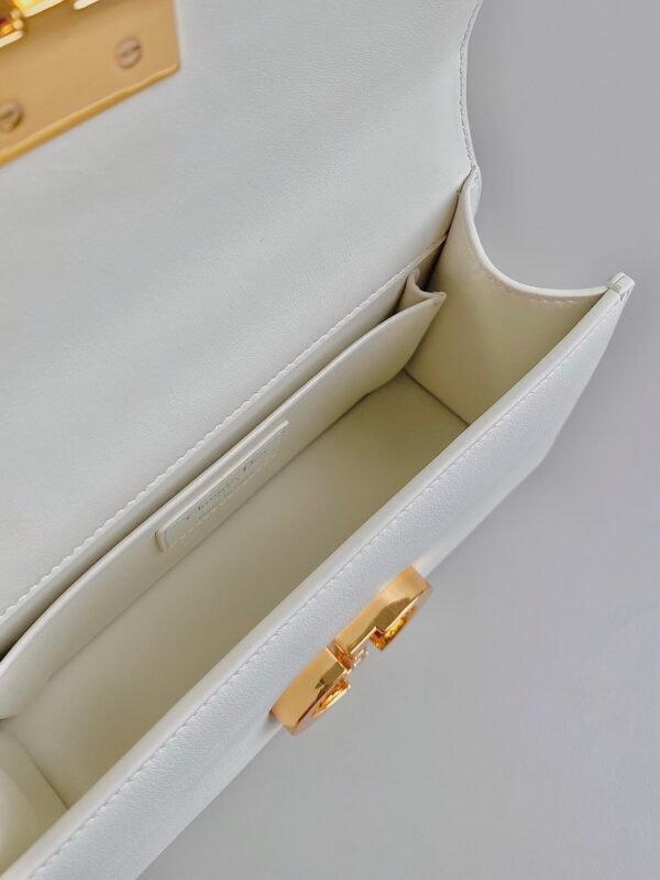 DIOR 30 Montaigne East-West Bag with Chain white