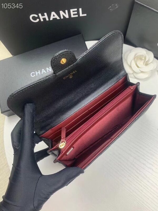Chanel wallet in black caviar leather with gold hardware