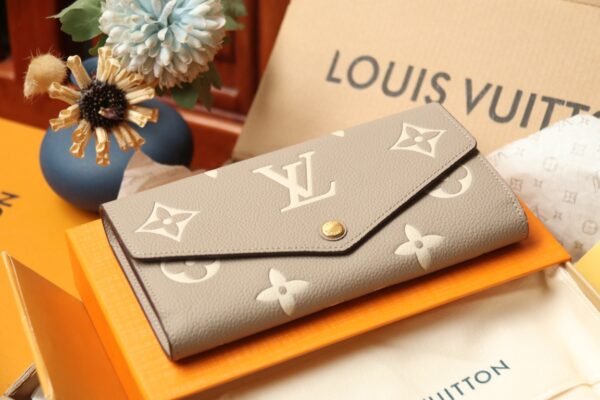 Sarah Wallet M81049
