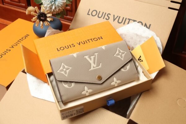 Sarah Wallet M81049