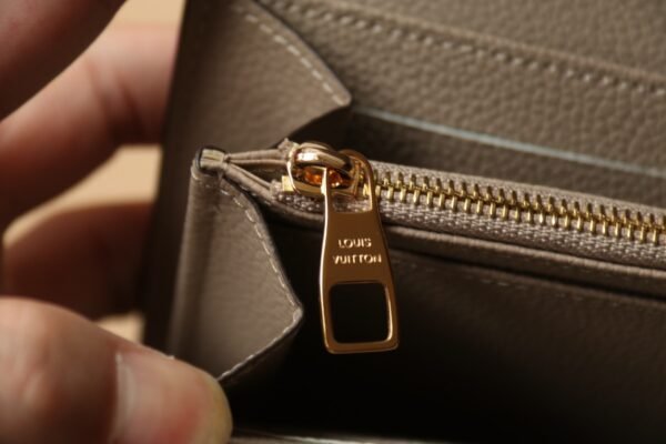 Sarah Wallet M81049