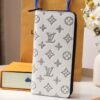 Zippy Vertical Wallet M83381