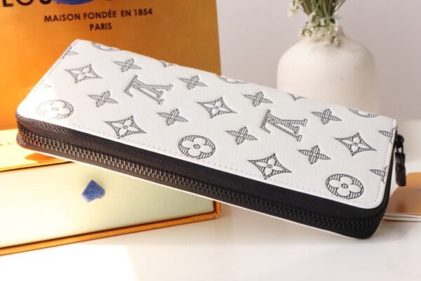 Zippy Vertical Wallet M83381