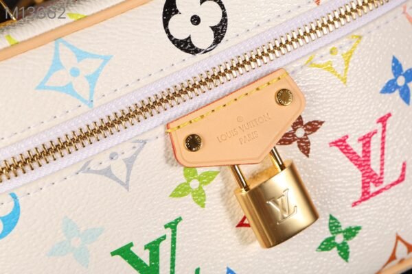 M13662 LV x TM Vanity Chain Pouch