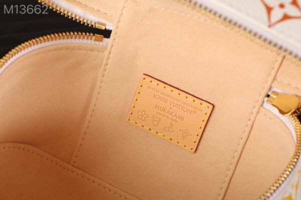 M13662 LV x TM Vanity Chain Pouch