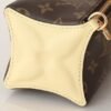 Louis Vuitton Bloom Pouch M11672