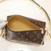 Louis Vuitton Bloom Pouch M11672