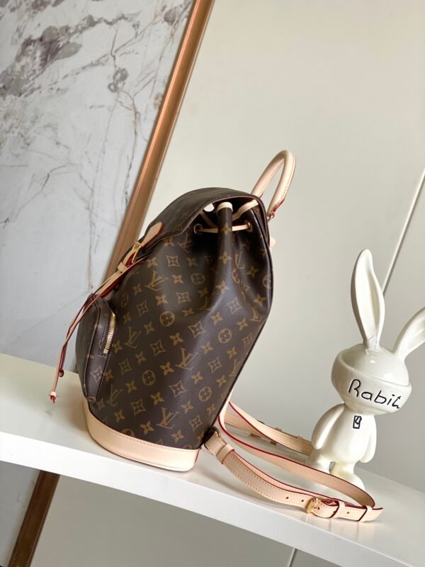 LOUIS VUITTON Montsouris MM M11197