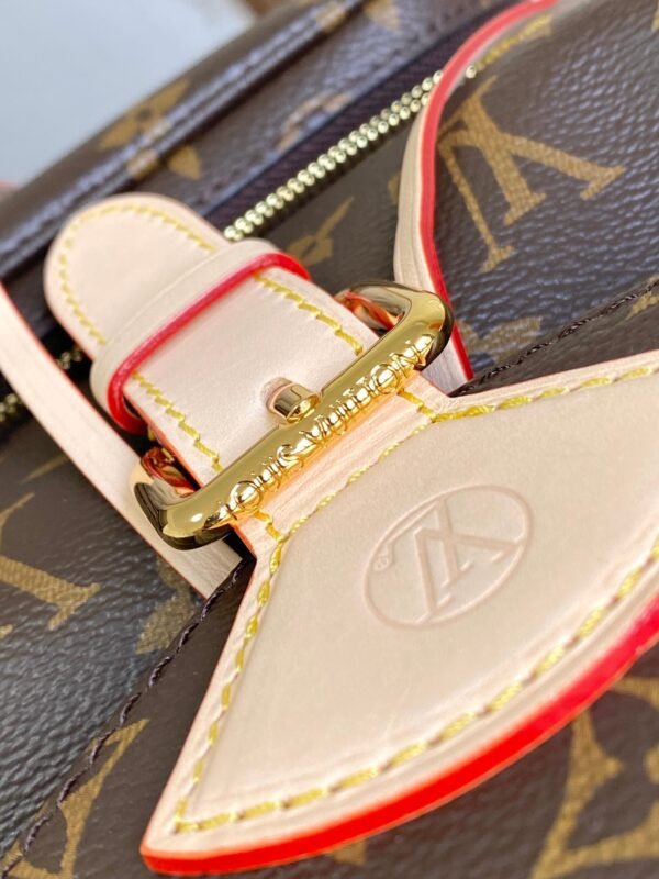 LOUIS VUITTON Montsouris MM M11197