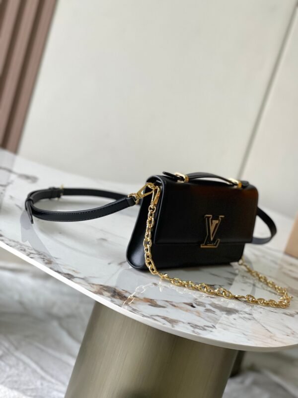 LV Wallet On Chain Capucines M12143