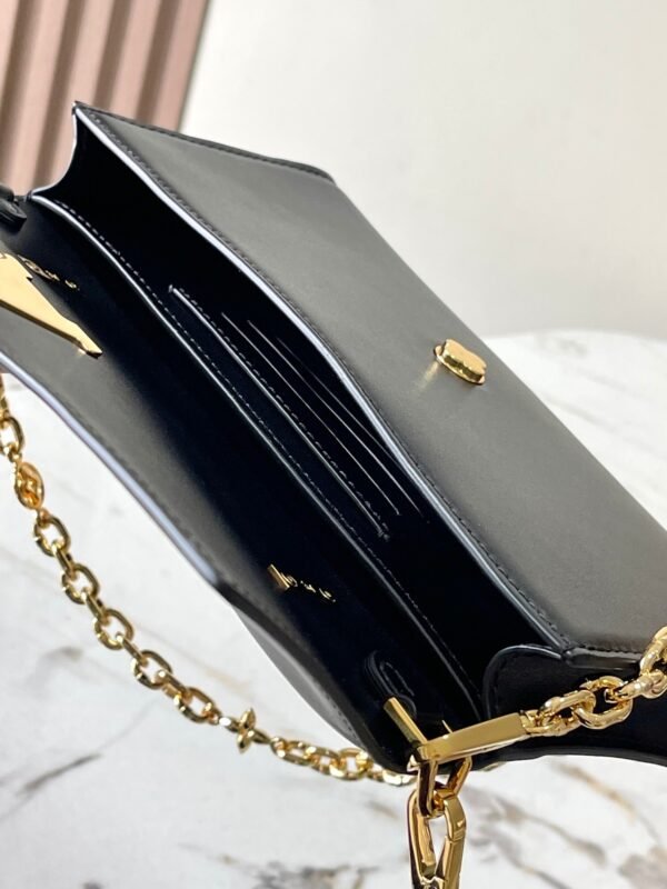 LV Wallet On Chain Capucines M12143