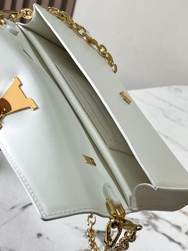 LV Wallet On Chain Capucines M12265