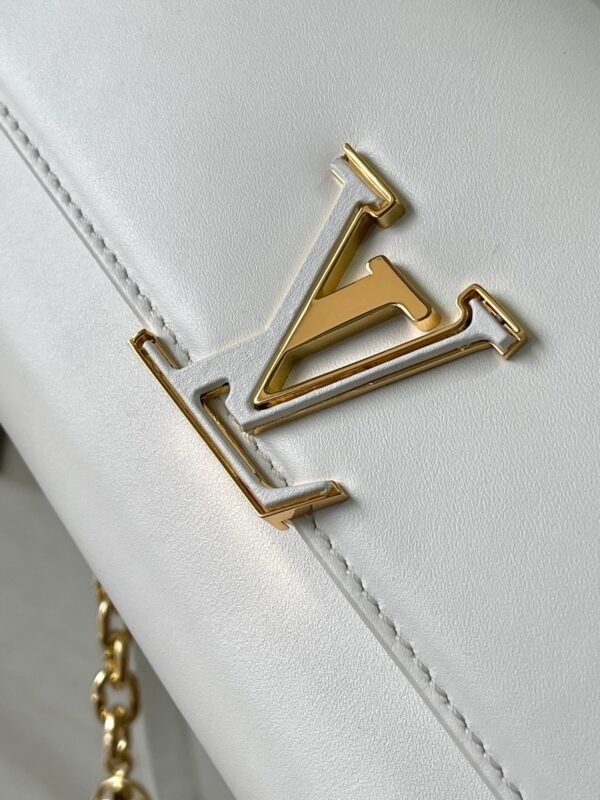 LV Wallet On Chain Capucines M12265
