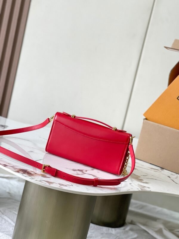 LV Wallet On Chain Capucines M12405