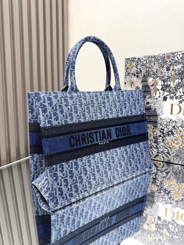 Medium Dior Book Tote Denim blue