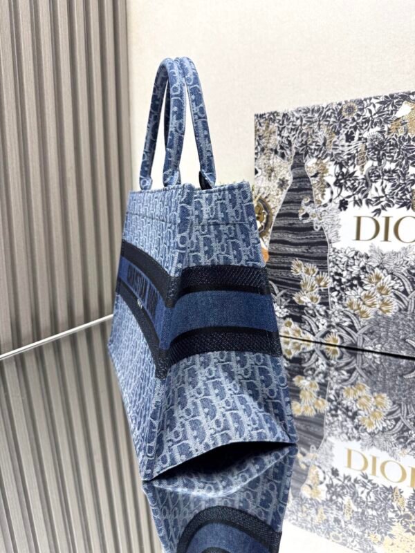 Medium Dior Book Tote Denim blue