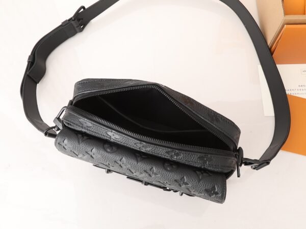 Louis Vuitton Steamer Messenger M23742
