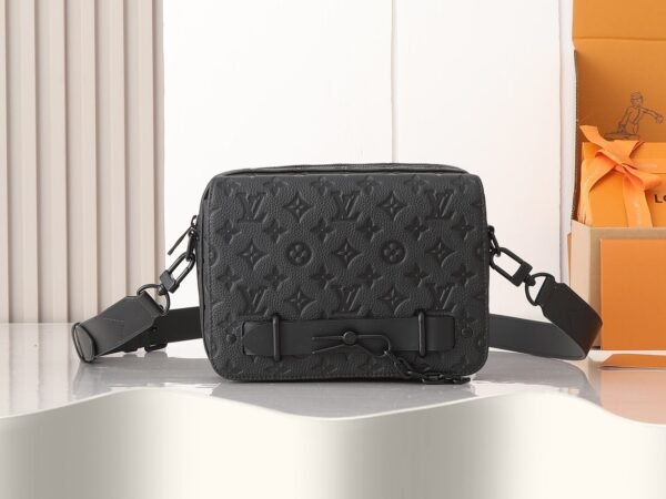 Louis Vuitton Steamer Messenger M23742