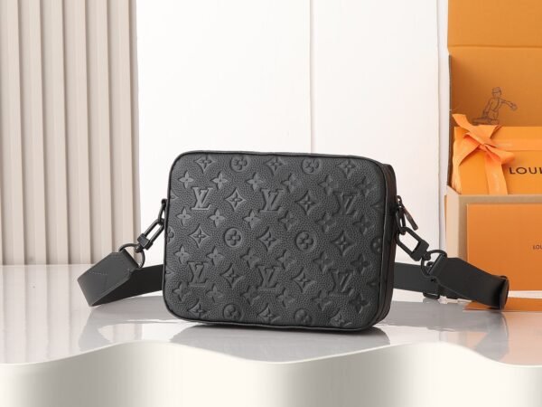 Louis Vuitton Steamer Messenger M23742