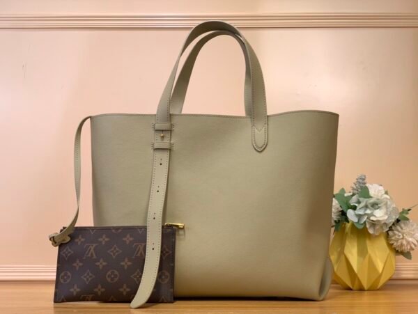 LV Low Key Cabas MM M25343