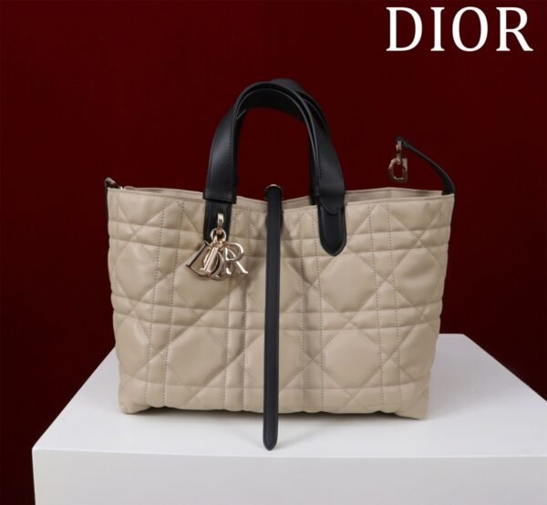 Medium Dior Toujours Bag Beige